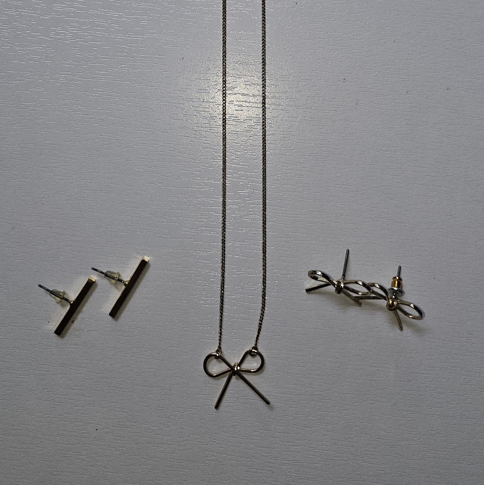 Bow necklace and earrings set with additional bar earrings